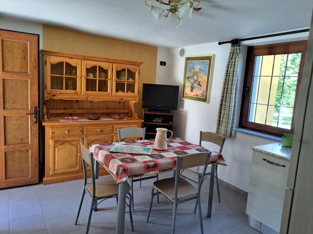 La Maison De Chantal Fenis Bagian luar foto
