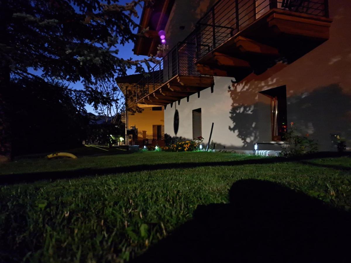 La Maison De Chantal Fenis Bagian luar foto
